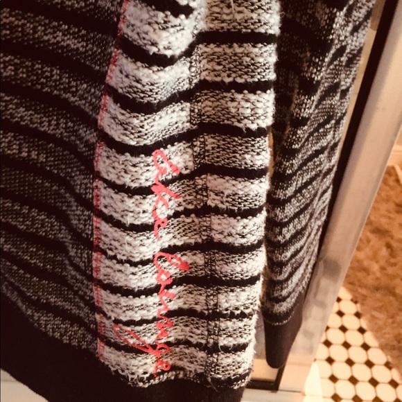 Top​ - Picture 2 of 4